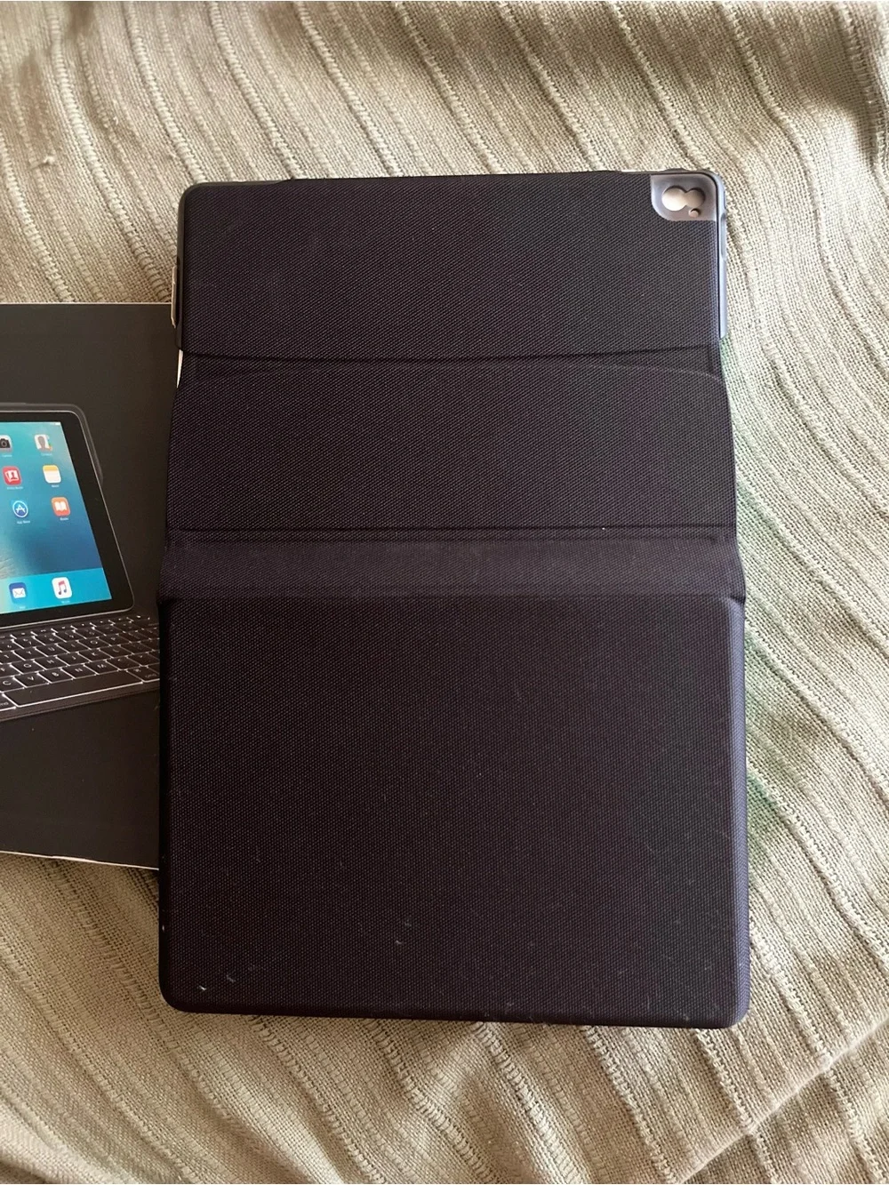 Logitech CREATE Keyboard Case for iPad Pro in Black